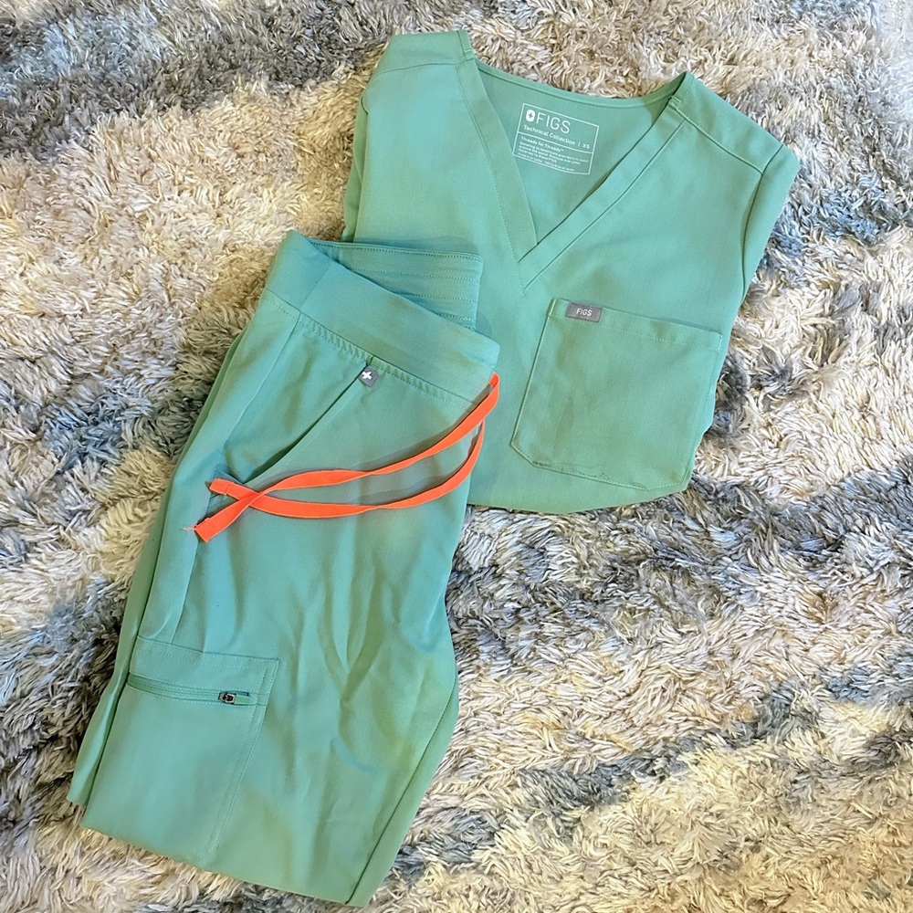 Figs Jade scrubs set